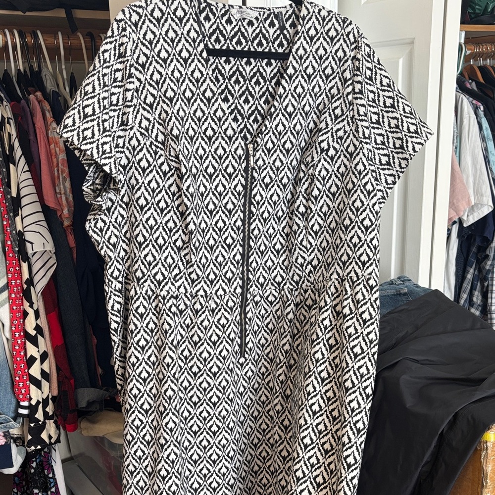 Kelly Brook Monochrome Patterned Dress